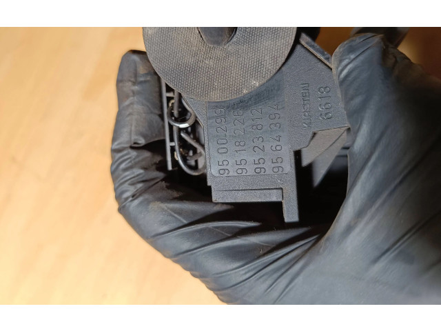 Ручка стеклоочистителей 9518226, 9500299   Saab 9000 CS