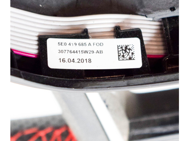 Руль Skoda Octavia Mk3 (5E) 2013 - 2019 года 5E0413091BC, 5E0419685A