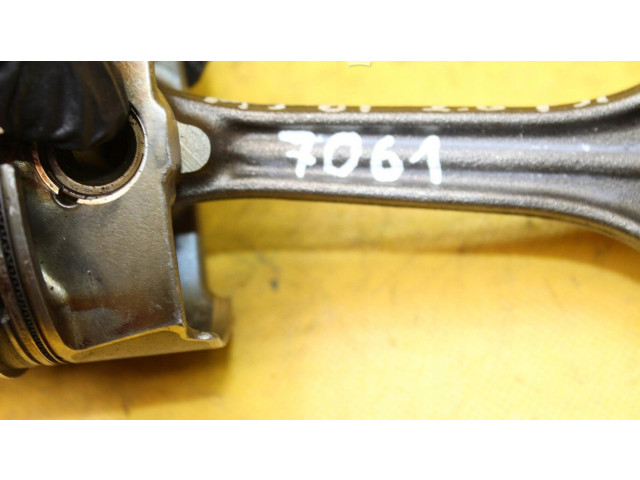 Поршень с шатуном Audi A3 S3 8P