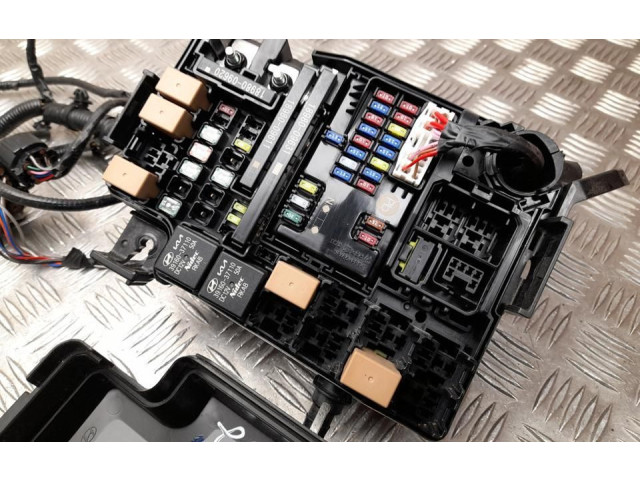 Блок предохранителей  91275J7500, G8954   KIA Ceed    