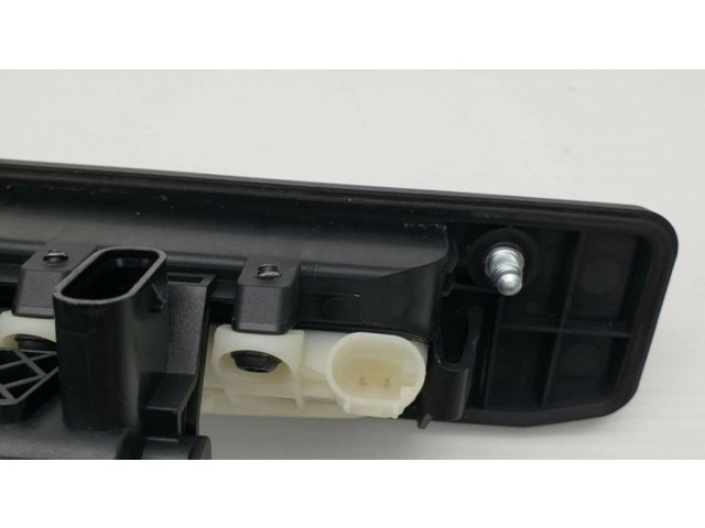 Выключатель открытия задней двери