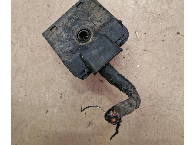 Блок предохранителей  1394627, 8394627   Audi A3 S3 8P    