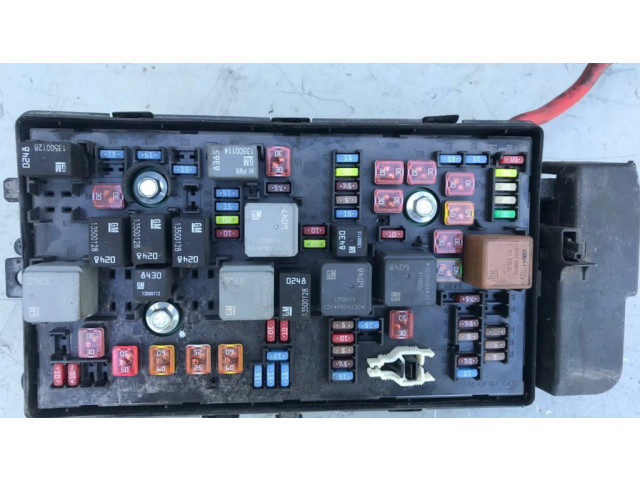 Блок предохранителей  13275884   Opel Insignia A    