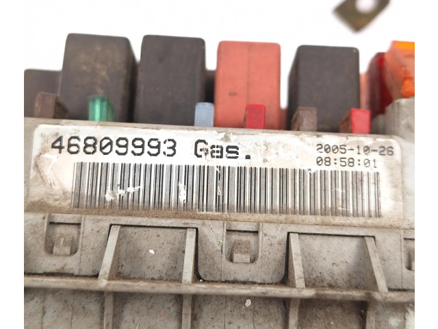 Блок предохранителей 46809993, 46520429 Fiat Albea