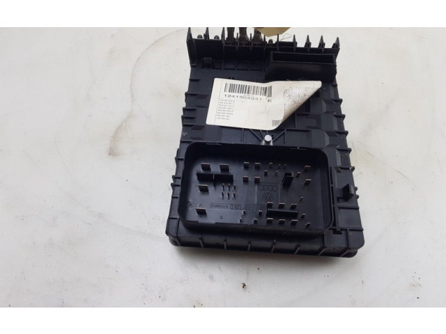 Блок предохранителей  1K0937125C, 1K0937125D   Volkswagen Caddy    