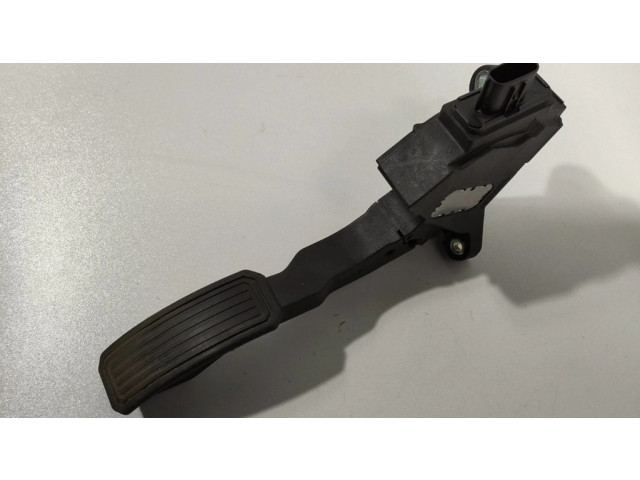 Педаль акселератора