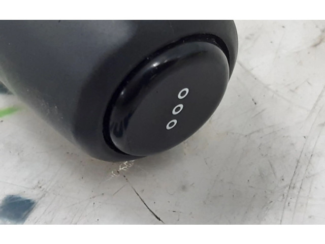 Переключатель дворников 8201168008, 681726046R Dacia Sandero