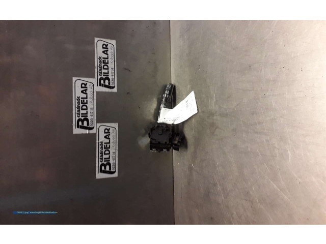 Ручка стеклоочистителей Toyota Corolla Verso E121