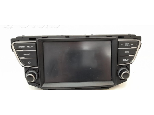 Радио/ проигрыватель CD/DVD / навигация