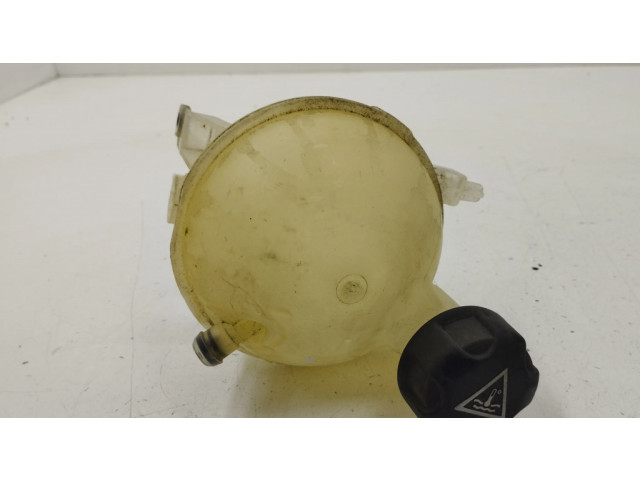 Расширительный бачок охлаждающей жидкости