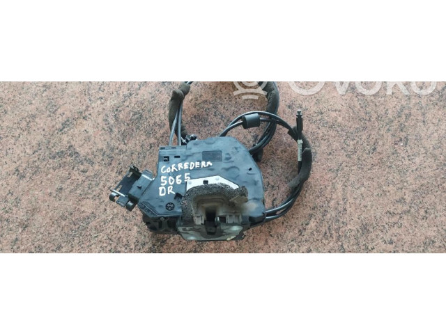 Замок раздвижная дверь 826706945R   Nissan NV300