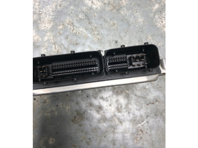 Блок управления двигателя 038906019GQ Skoda Rapid (NH)