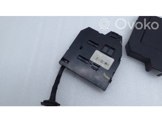 Другая деталь отсека двигателя