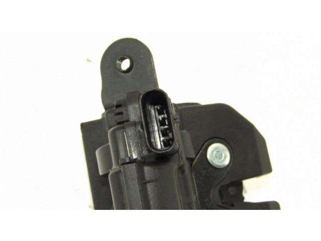 Замок задней крышки