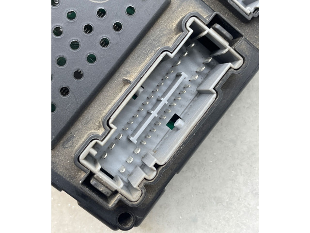 Блок предохранителей 30765646, 06W133   Volvo V70    