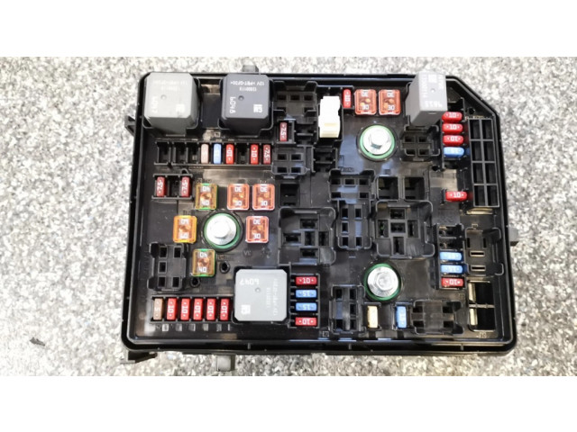 Блок предохранителей 84016065, 812461952 Chevrolet Volt II