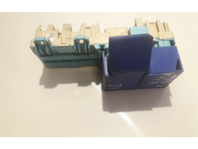   Pojistková skříňka    Toyota Carina T190 1995