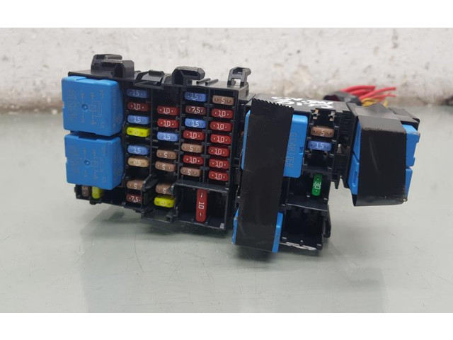 Блок предохранителей     Renault Clio IV    