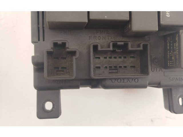 Блок предохранителей 8637841, 518717004   Volvo S80    