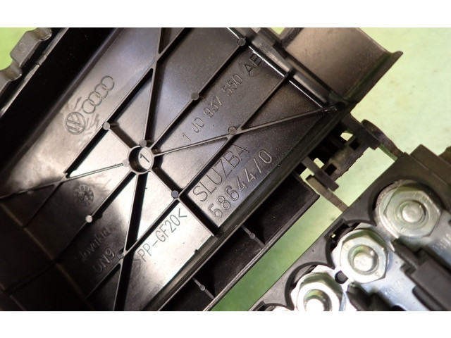 Блок предохранителей 1J0937550AB Skoda Octavia Mk1 (1U)