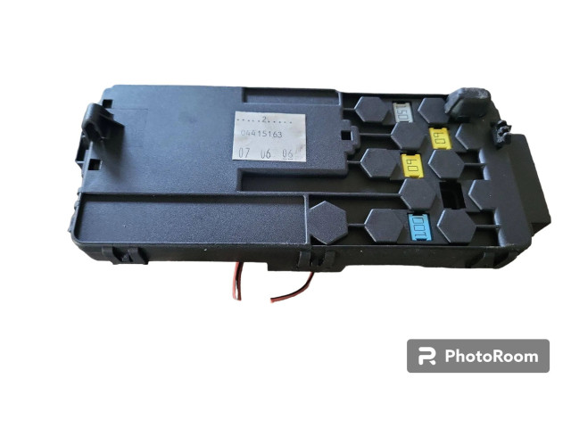 Блок предохранителей 2115452601 Mercedes-Benz R W251