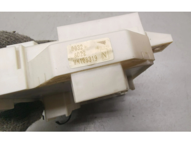 Блок предохранителей MN108319 Mitsubishi Colt
