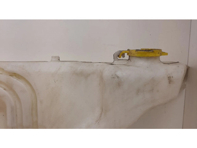 Бачок оконной жидкости