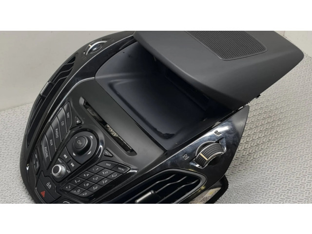 Радио/ проигрыватель CD/DVD / навигация