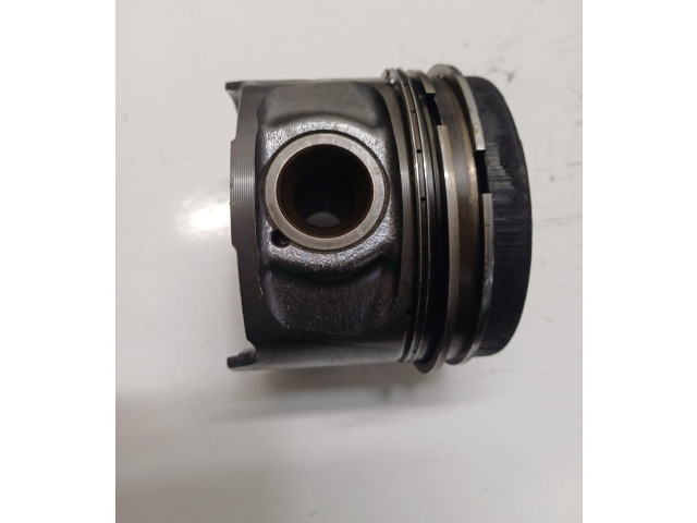  Поршень  7657HX  Dacia Lodgy  