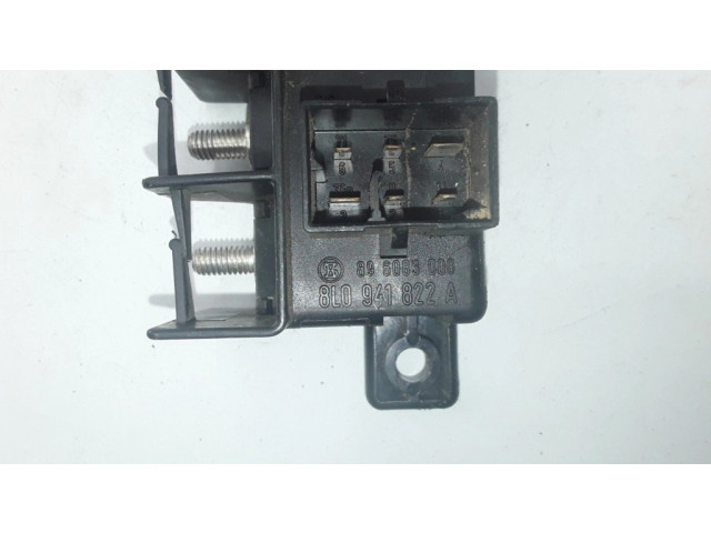 Pojistková skříňka 8L0941822A, 896083000 Audi A4 S4 B5 8D 2000