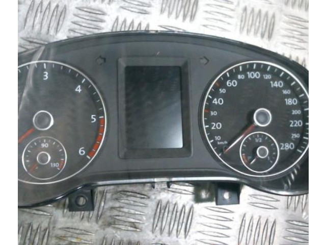 Панель приборов Volkswagen Jetta VI