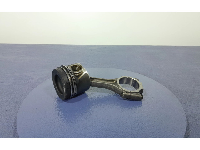 Píst Audi A4 S4 B8 8K