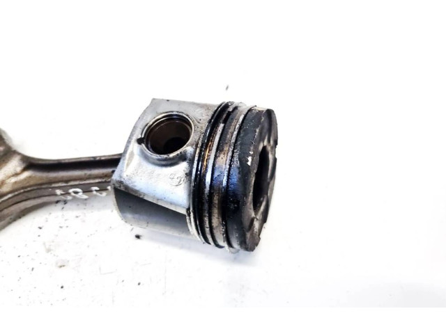 Поршень с шатуном Skoda Superb B5 (3U)