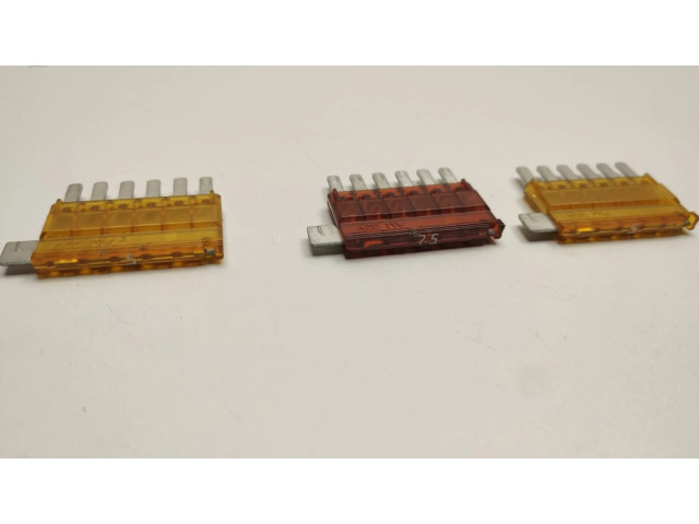 Pojistková skříňka Mercedes-Benz C W205 2014