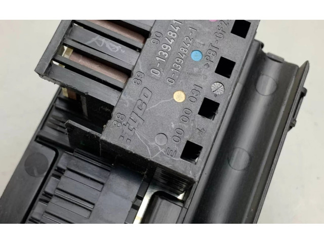 Блок предохранителей 2115452601 Mercedes-Benz R W251