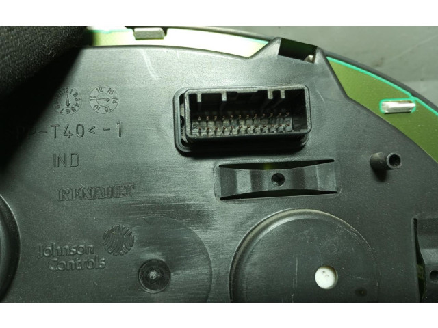 Přístrojová deska Renault Sandero I 2131255