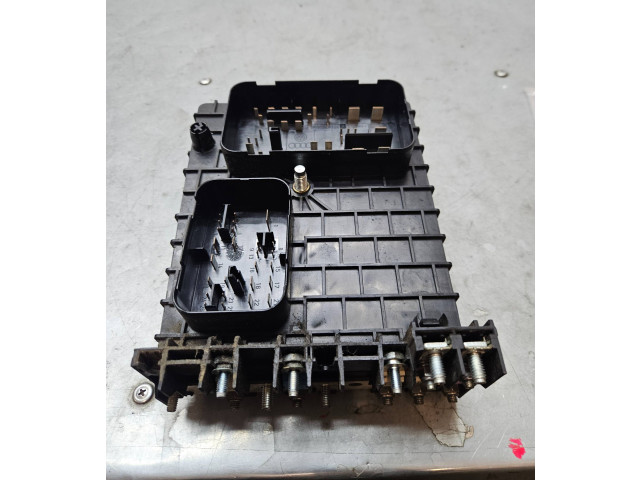 Блок предохранителей 1K0937124H   Audi A3 S3 8P    