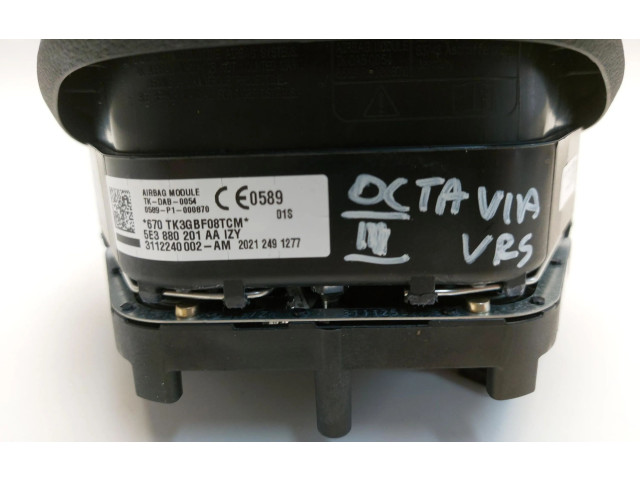 Подушка безопасности водителя 5E3880201AA Skoda Octavia Mk4