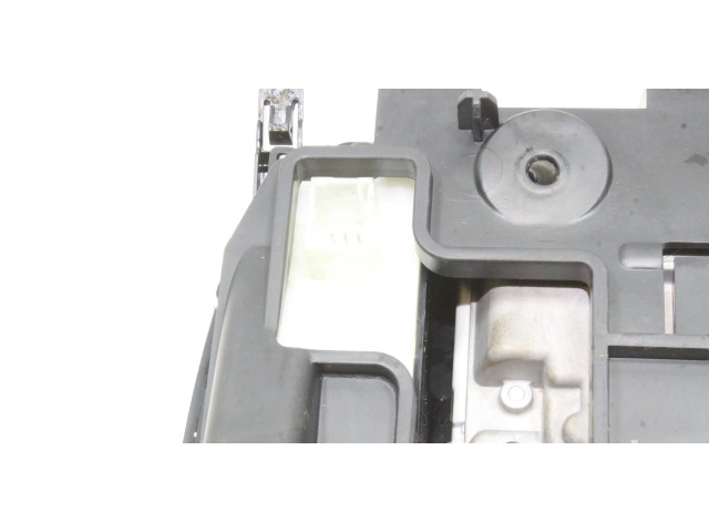 Дисплей       Peugeot 2008 I