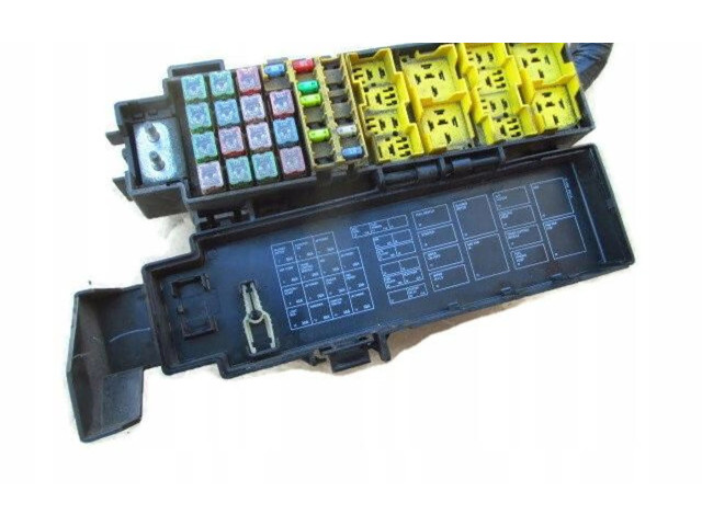 Блок предохранителей Jeep Cherokee III KJ