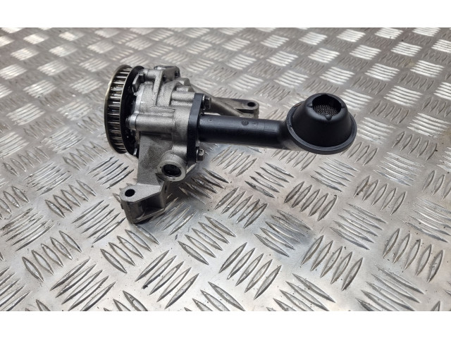 Масляный насос 03L115105B Volkswagen Touran II