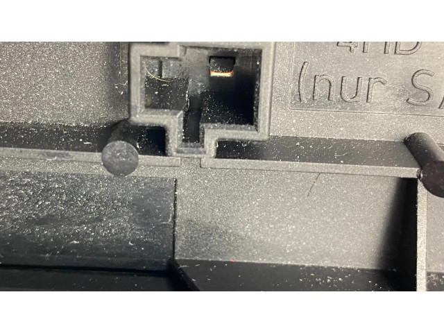 Pojistková skříňka A2049005201 Mercedes-Benz C W204 2009