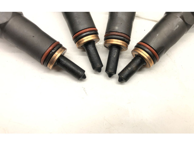 Комплект форсунок 0414720215 Skoda Octavia Mk2 (1Z)