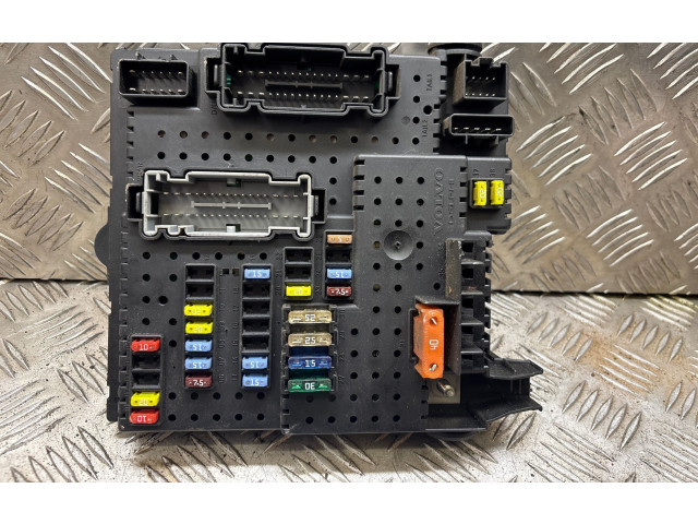 Блок предохранителей 30728512, 28017881   Volvo XC90    