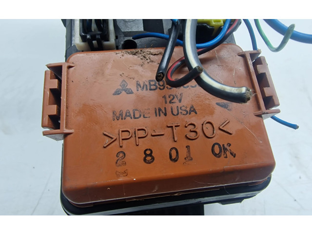 Блок предохранителей MB953355   Mitsubishi Carisma    