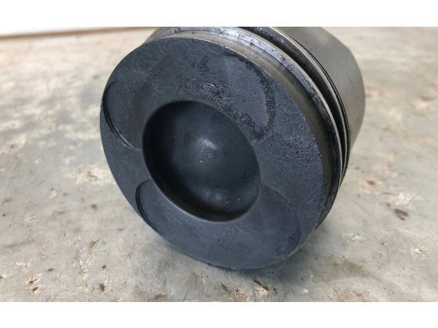 Píst Mercedes-Benz E W211 648.961