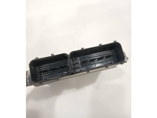 Блок управления двигателя 04L907445B, 28445556   Skoda Octavia Mk3 (5E)