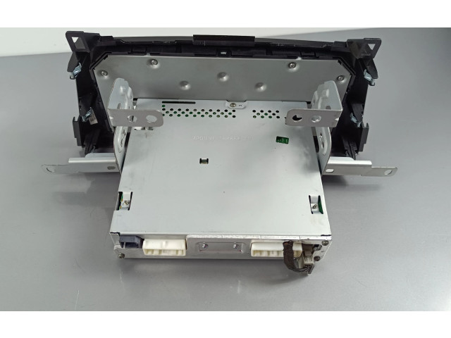 Радио/ проигрыватель CD/DVD / навигация