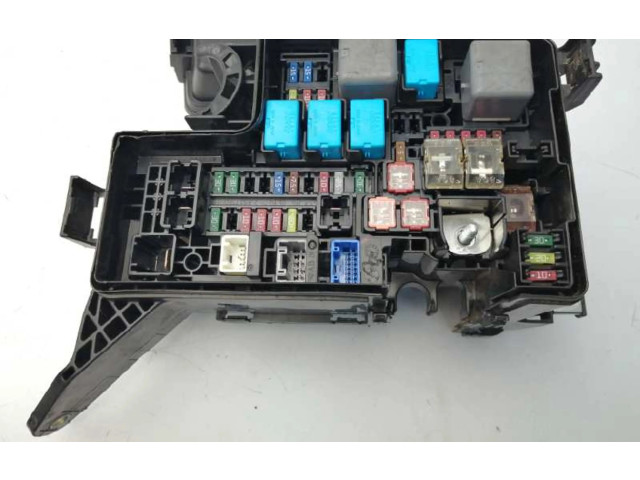 Pojistková skříňka Řídící jednotka BSM 8266242401 Toyota RAV 4 (XA30) 2015