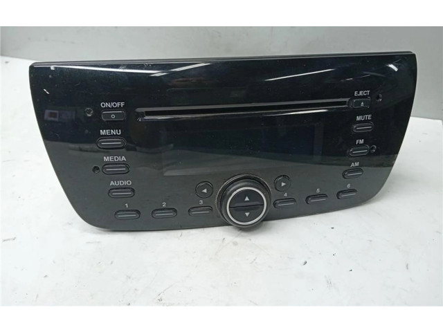 Радио/ проигрыватель CD/DVD / навигация